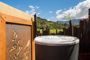 Deep-tissue massages, 1 treatment room - Abel Tasman Lodge (Marahau)