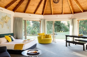 Suíte estúdio luxo, 1 cama King, vista para o parque, no jardim | Roupas de cama de algodão egípcio, roupas de cama premium, escrivaninha
