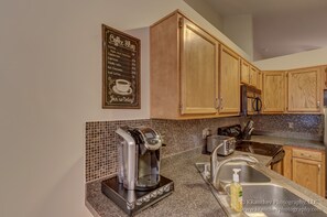 Private kitchen - Cozy, Comfortable & Convenient (Lexington)