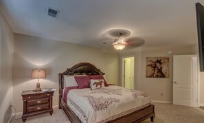 3 slaapkamers, een bureau, een strijkplank/strijkijzer, gratis wifi