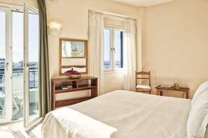 Premium Double Room | In-room safe, individually decorated, individually furnished - Favie Suzanne (Tinos)