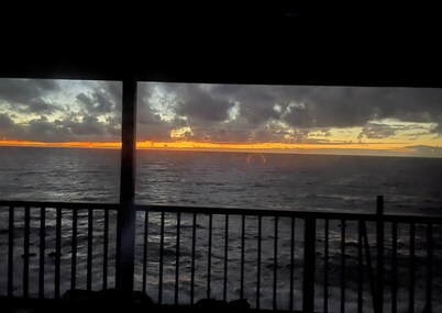 50' from the ocean, full ocean views from bedrooms & lanai