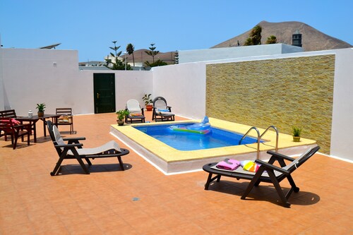 Großes, ruhiges Haus mit Pool und großem Garten.
