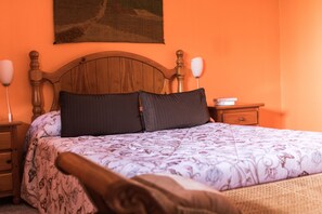 3 bedrooms, desk, iron/ironing board, travel crib