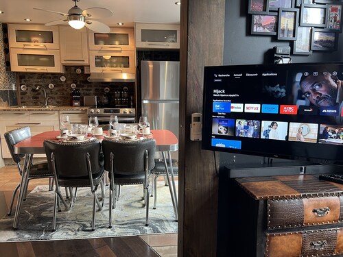 WiFi. Klimaanlage. 3 geschlossene BR. Parken kostenlos. 5 Minuten von der Metro Frontenac