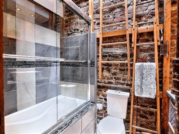 Combined shower/tub, hair dryer, towels, soap