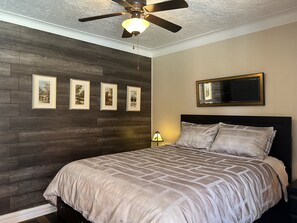 4 bedrooms, desk, iron/ironing board, free WiFi