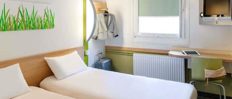 Soundproofing, free WiFi, bed sheets