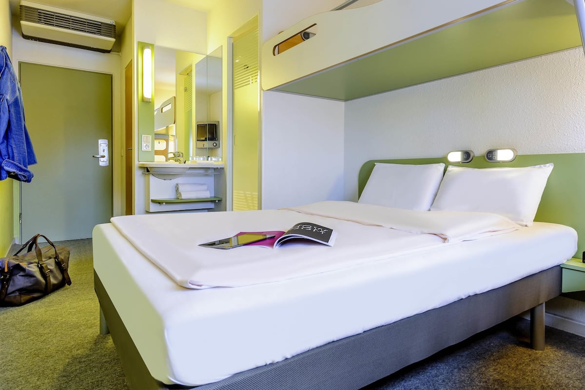 Habitación estándar, 1 cama doble | Sistema de insonorización