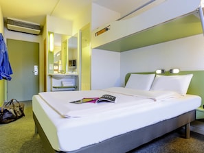 Habitación estándar, 1 cama matrimonial | Insonorización 