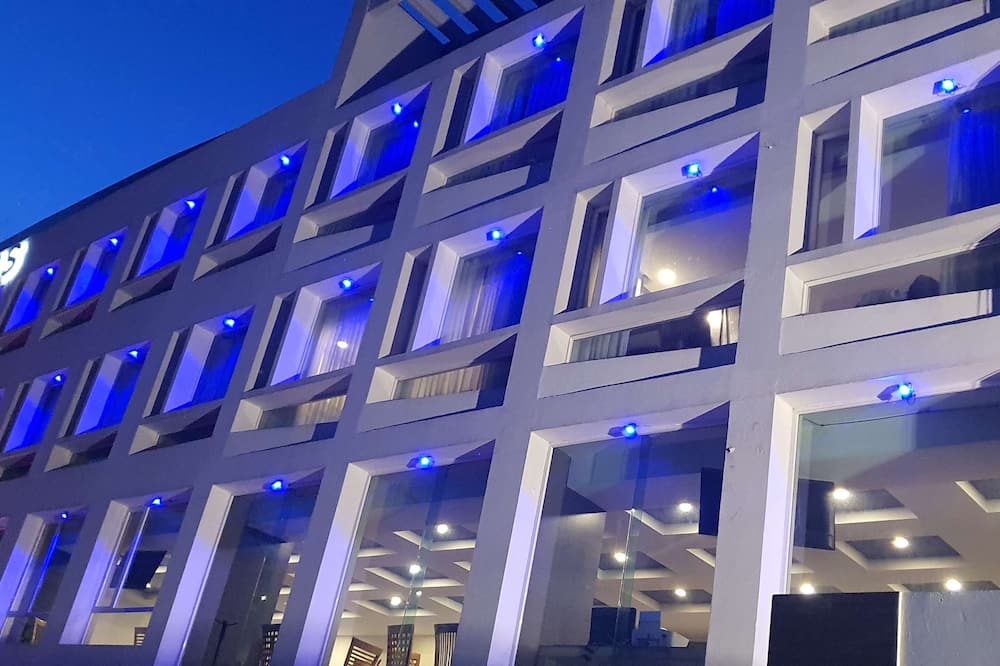Best Western Plus Metepec & Suites