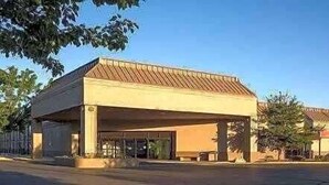A building with a flat roof and a covered entrance area. - Ramada by Wyndham Boise (Boise)
