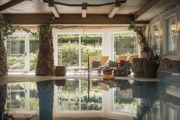 Indoor pool, pool loungers