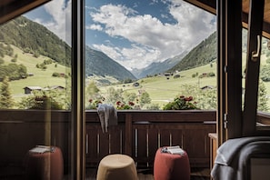 Panoramic-Studiosuite (Junior Suite) | Blick auf die Berge