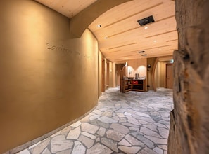Sauna, steam room, Turkish bath/hammam, sports massages