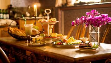 Family Quadruple Room, Multiple Beds | In-room dining
