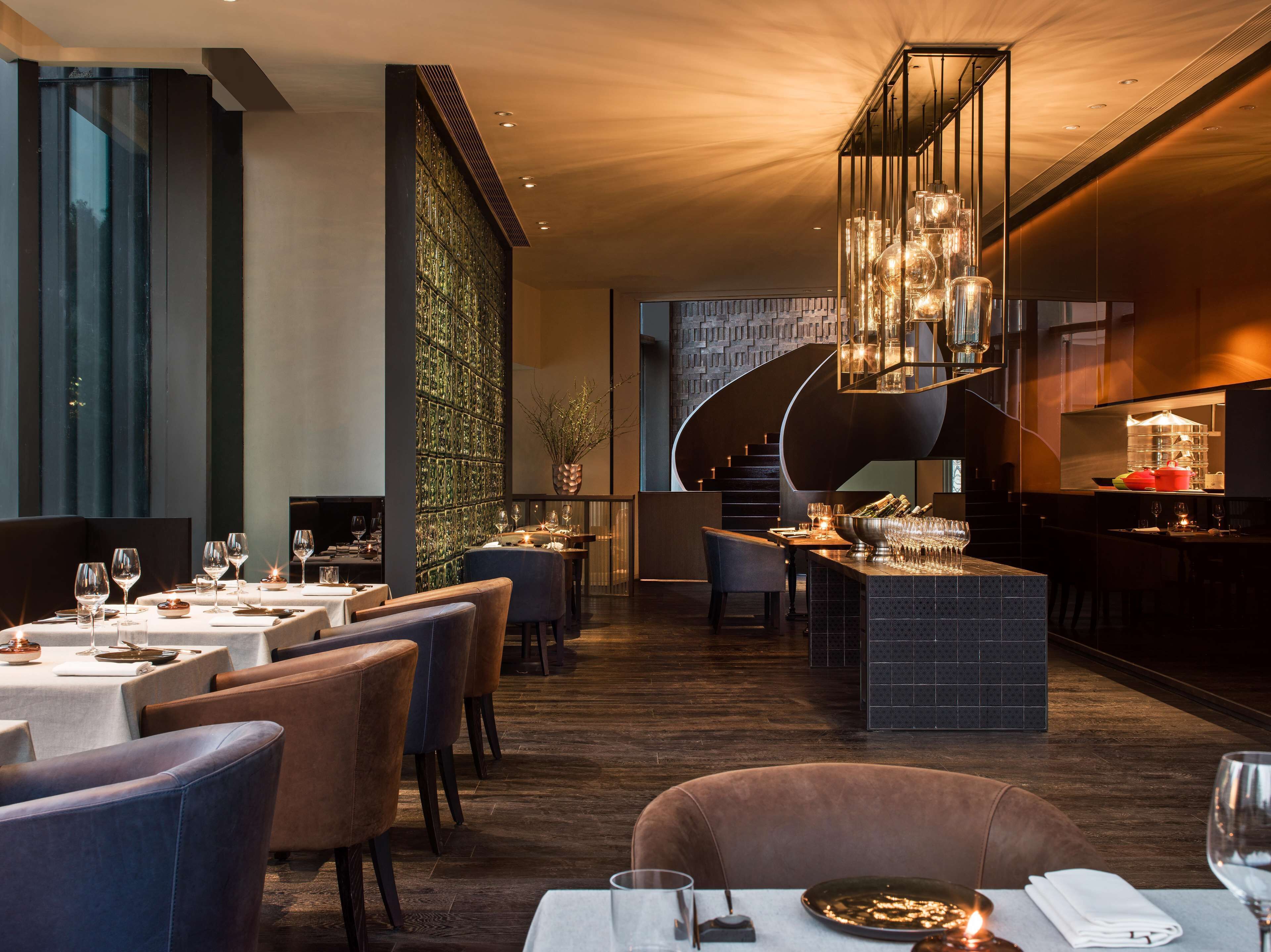 2 restaurants, breakfast, lunch, dinner served; Modern European cuisine