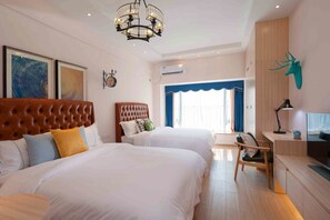 Habitació amb dos llits individuals Deluxe | Escriptori, cortines opaques i wifi gratuïta