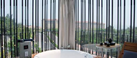 Superior Room, Sea View | Deep soaking bathtub