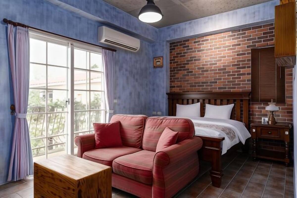 Ropa de cama de alta calidad, escritorio y cortinas blackout