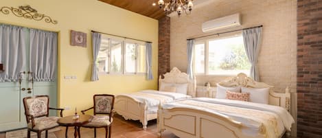 Romantic Quadruple Room, 1 Bedroom | Premium bedding, individually decorated, individually furnished, desk