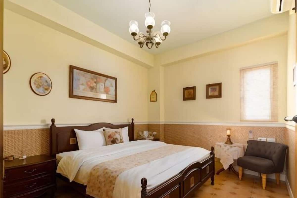 Ropa de cama de alta calidad, escritorio y cortinas blackout