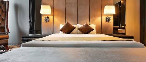 Caixa forta a l'habitació i escriptori