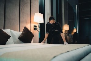 In-room safe, desk, laptop workspace, iron/ironing board - Avenue Garden Hotel (Kajang)