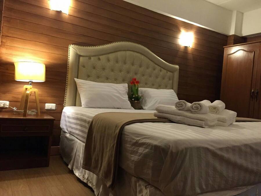 Deluxe Double Bed | Blackout curtains, soundproofing, free WiFi, bed sheets