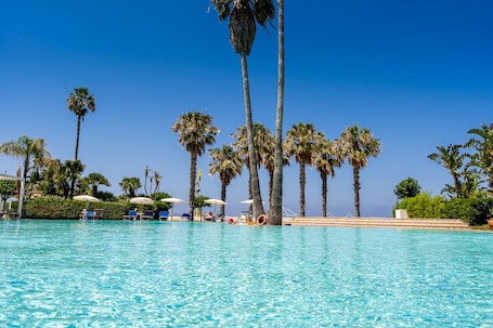 Pool. Le Dune Beach Club