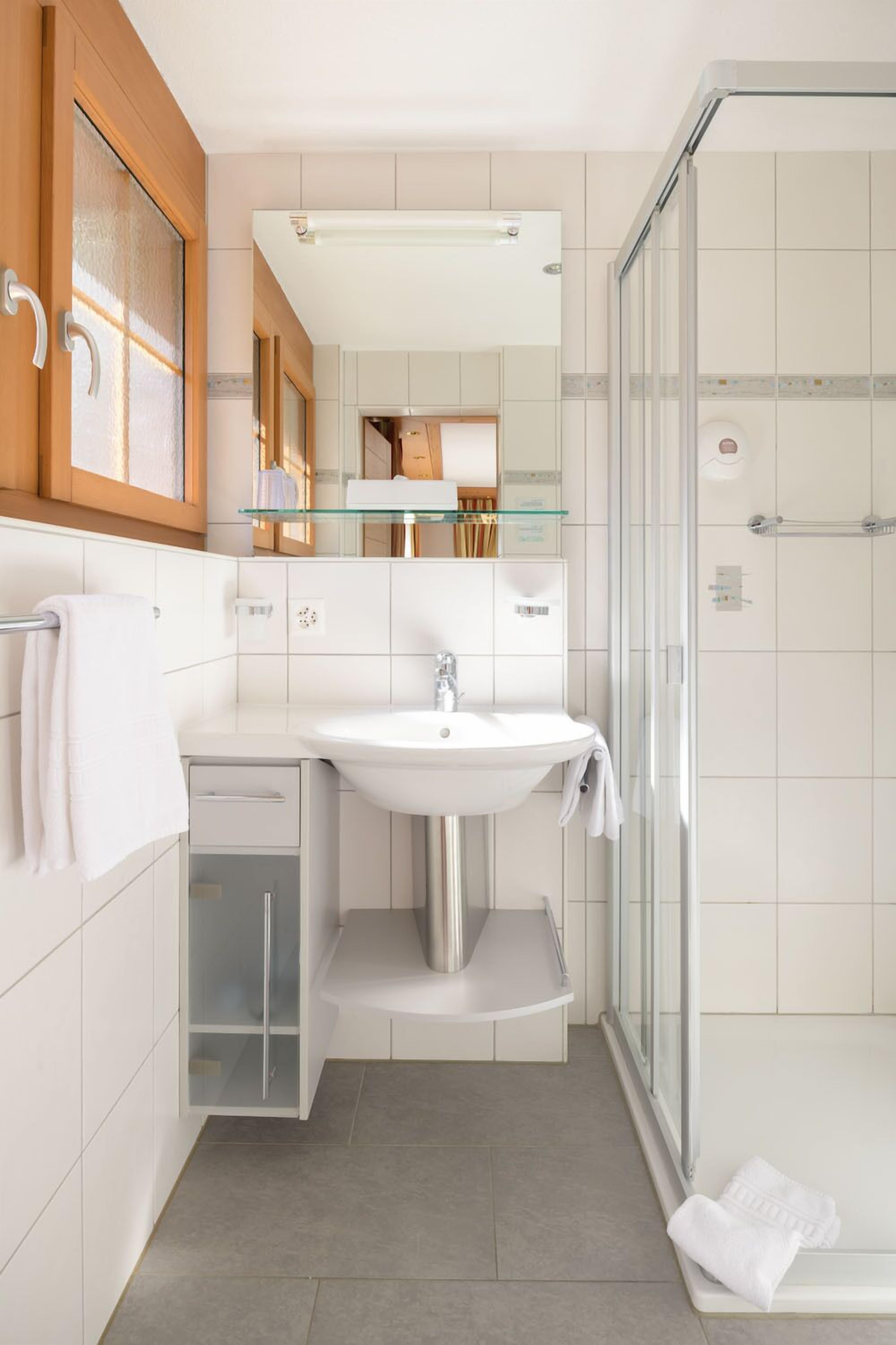 double room (nord) | bathroom | hair dryer, towels, soap, shampoo