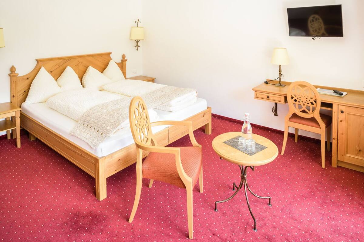 Double Room (Süd Matterhorn Blick) | In-room safe, desk, soundproofing, free WiFi