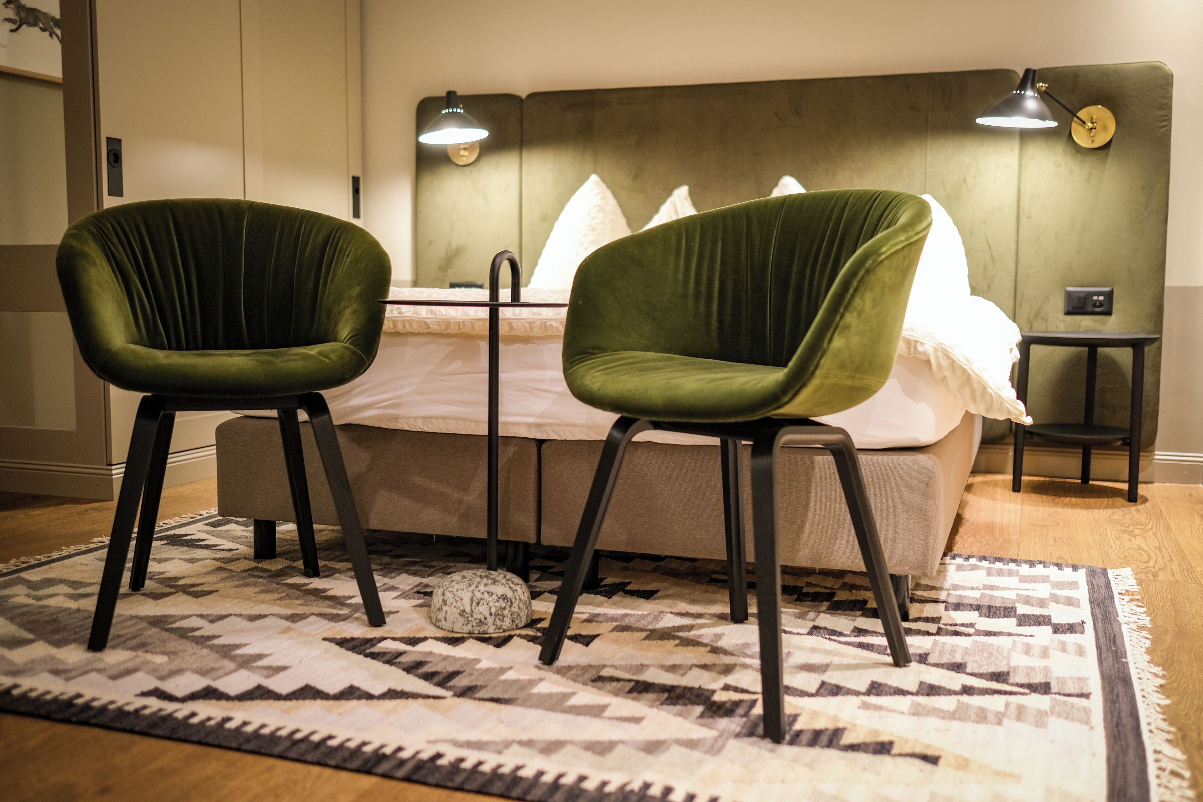 family room | 1 bedroom, in-room safe, desk, soundproofing