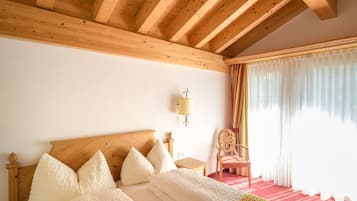 In-room safe, desk, soundproofing, free WiFi