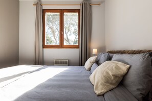 2 dormitorios, tabla de planchar con plancha, cuna de viaje y wifi