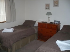 Iron/ironing board, bed sheets