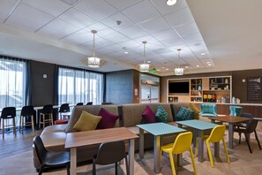 Lobby - Home2 Suites by Hilton Palmdale, CA (Palmdale)