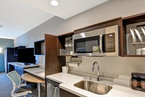Individually furnished, desk, laptop workspace, blackout drapes - Home2 Suites by Hilton Palmdale, CA (Palmdale)