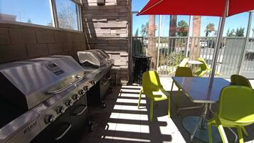 Tempat makan outdoor