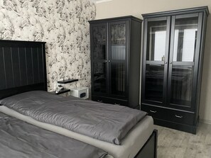 2 bedrooms, in-room safe, WiFi, bed sheets