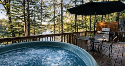 Karhun Den Lakefront Chalet w / Hot Tub Kajakit PaddleBoat WiFi A / C Golf Ski Sled !!