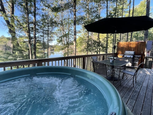 Cozy Bear's Den Chalet w/Hot Tub & Fire-pit close to Hiking Skiing Snowmobiling!