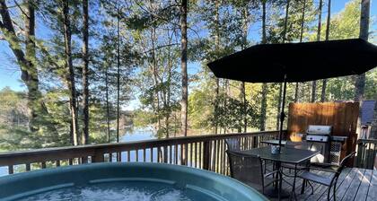 Cozy Bear's Den Chalet w/Hot Tub & Fire-pit close to Hiking Skiing Snowmobiling!