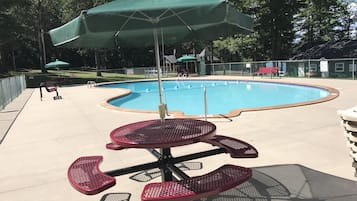 Een verwarmd zwembad