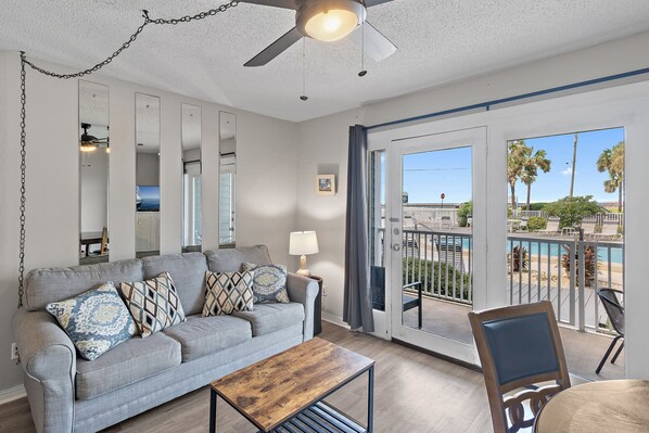 Smart TV, reproductor de DVD, libros y videoteca 