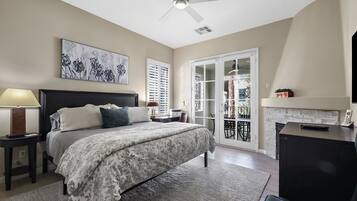 2 chambres, bureau, fer et planche à repasser, lit de bébé portatif