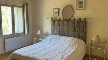 2 chambres, fer et planche Ă repasser, Wi-Fi, draps fournis