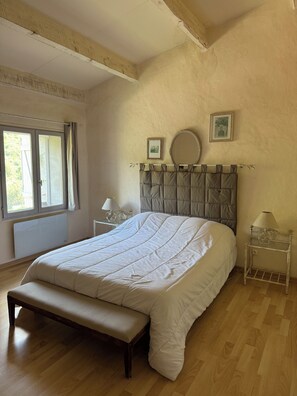 2 bedrooms, iron/ironing board, WiFi, bed sheets - House near river Fango with Garden for 5 people, sea and mountains (Manso)