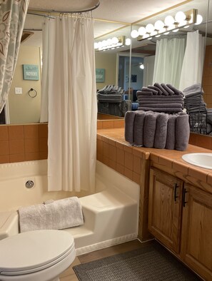 Towels - Fun Under The Sun, Condo 5: This condo is your SUITE RETREAT! (St. George)