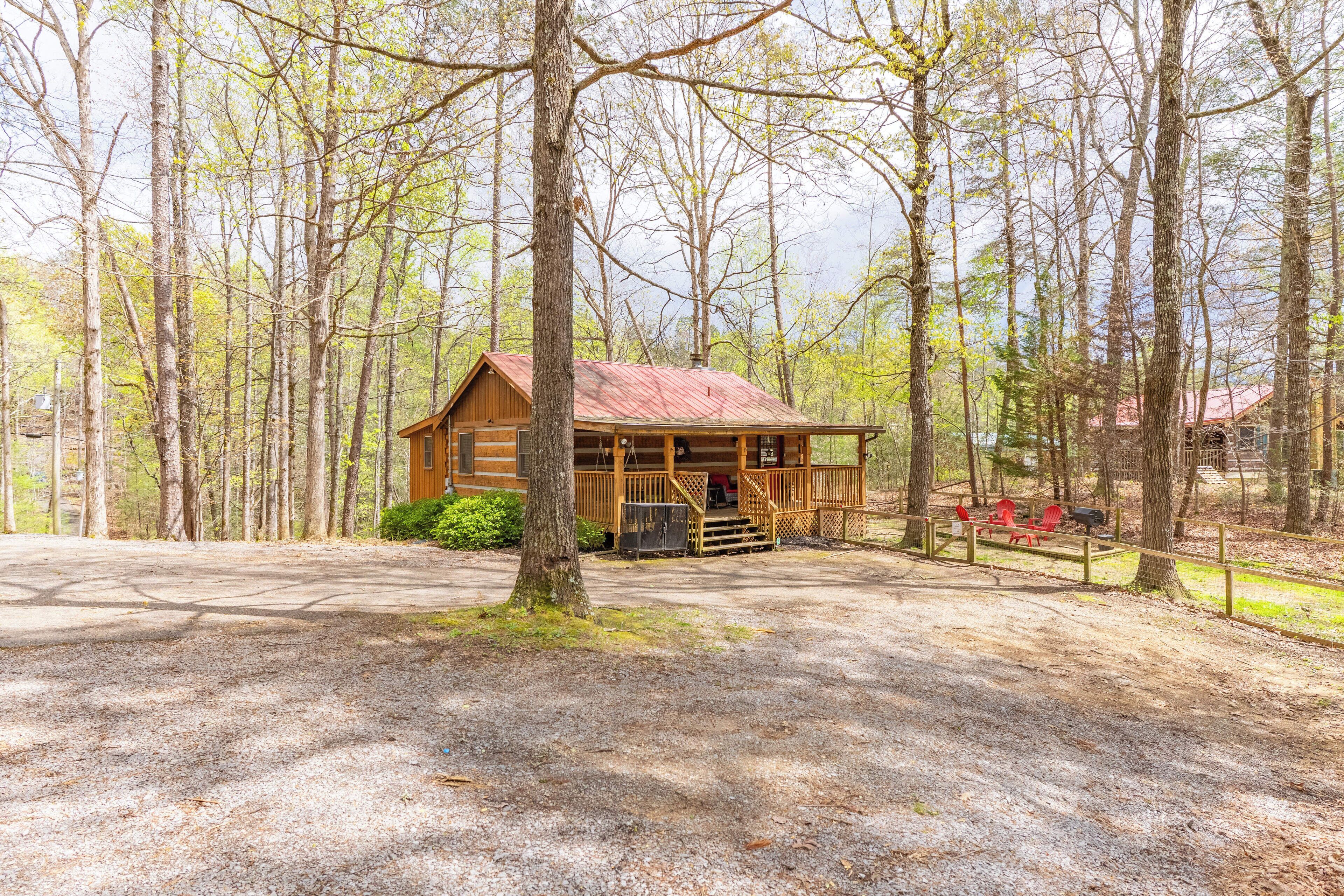 Scenic 2BR/2BA Cabin - Pet-Friendly w/ Fenced Yard, Hidden Mountain West Resort